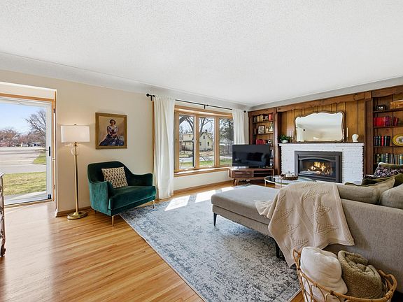 3rd image of 6734 Wentworth Ave