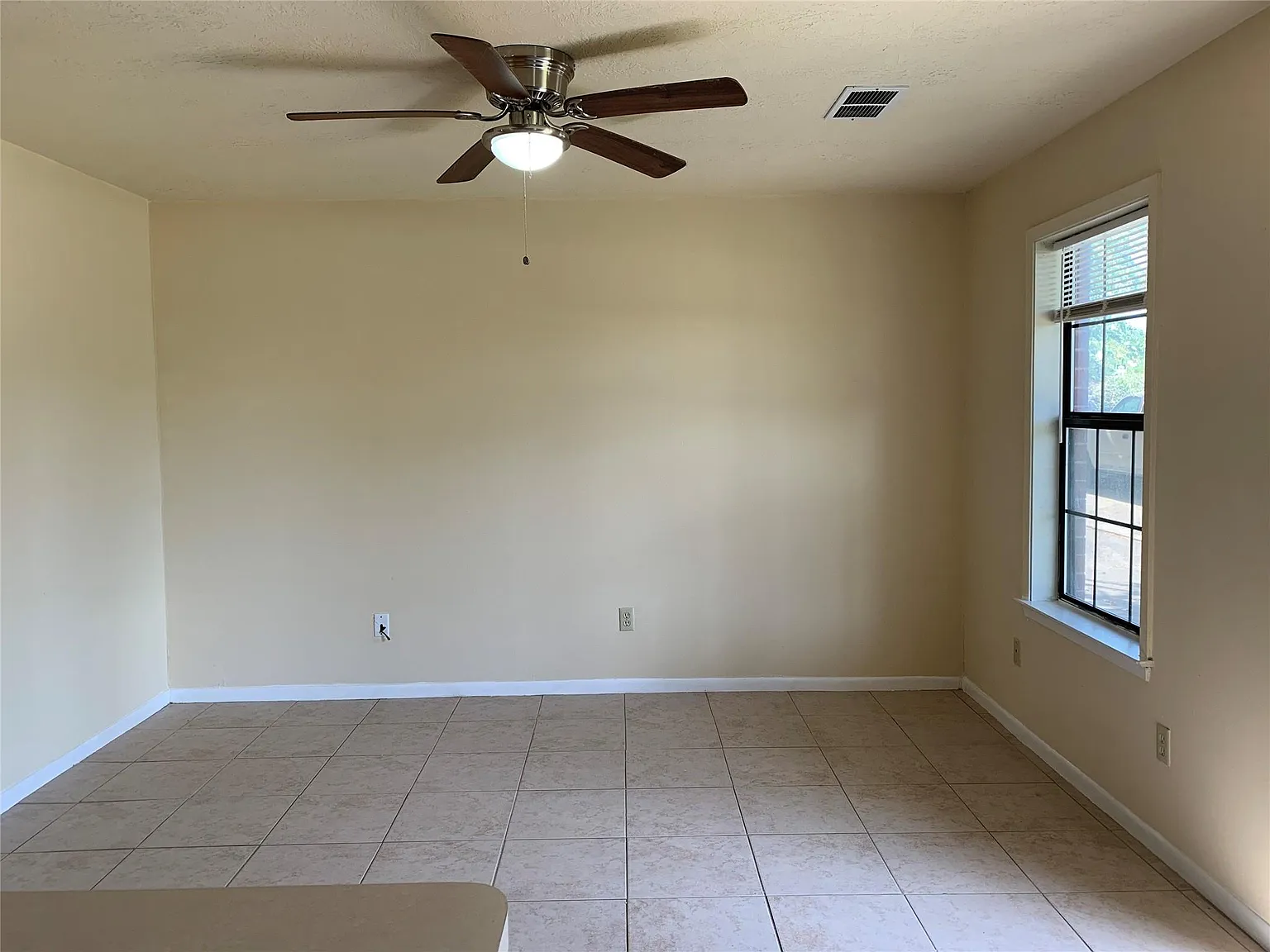 2 bed, 2.0 bath, 848 sqft, $1,220 — Photo 3
