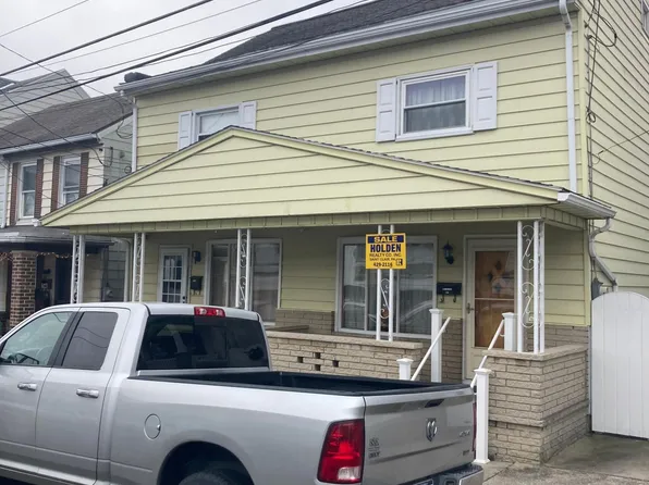 136 N Mill St, Saint Clair, PA 17970