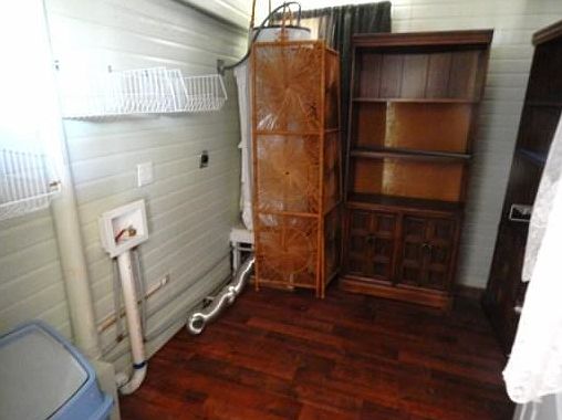 5th image of 305 W Avenue E