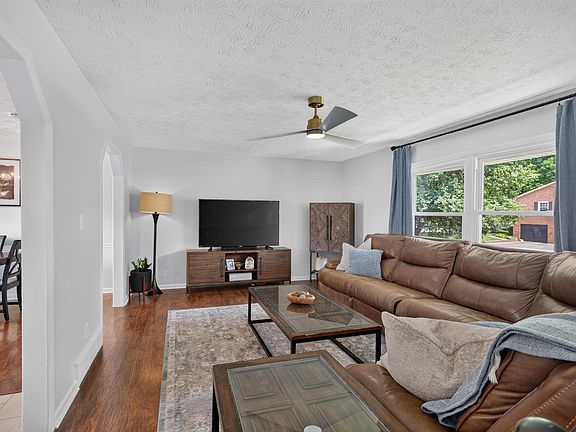 4th image of 546 Crewe Ct