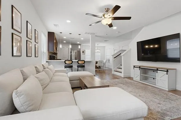 11210 Log Cabin Ln — Photo 7