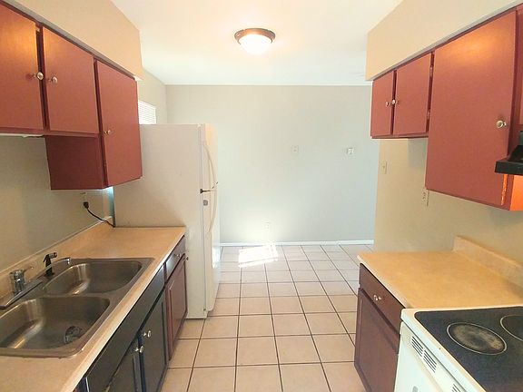 4th image of 240 Charleston St NE APT 4