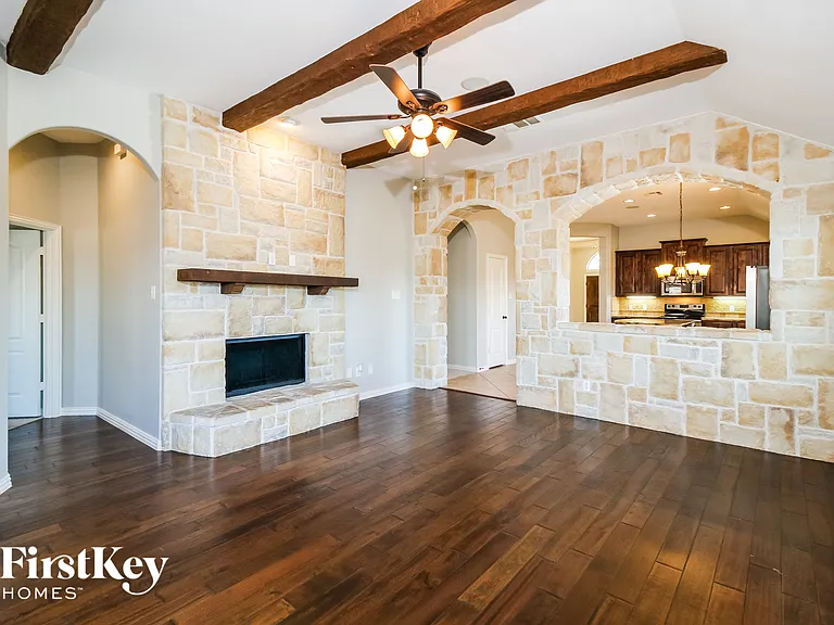 206 Lavaca Dr — Photo 4