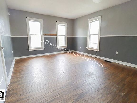 3rd image of 208 1/2 S Grant St