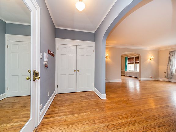 5th image of 912 Greenwood St APT 1N