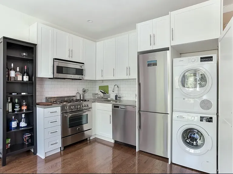 871 Park Pl #2F — Photo 1