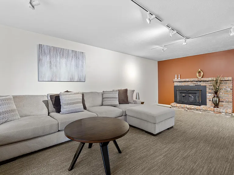 E Tompkins Dr — Photo 9