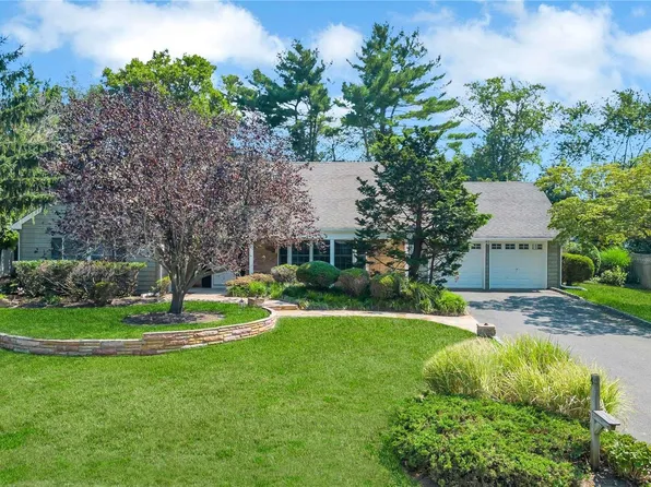 4 Maureen Lane, Stony Brook, NY 11790