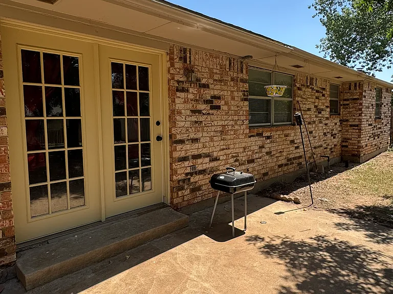 2305 Crystal Dr — Photo 32