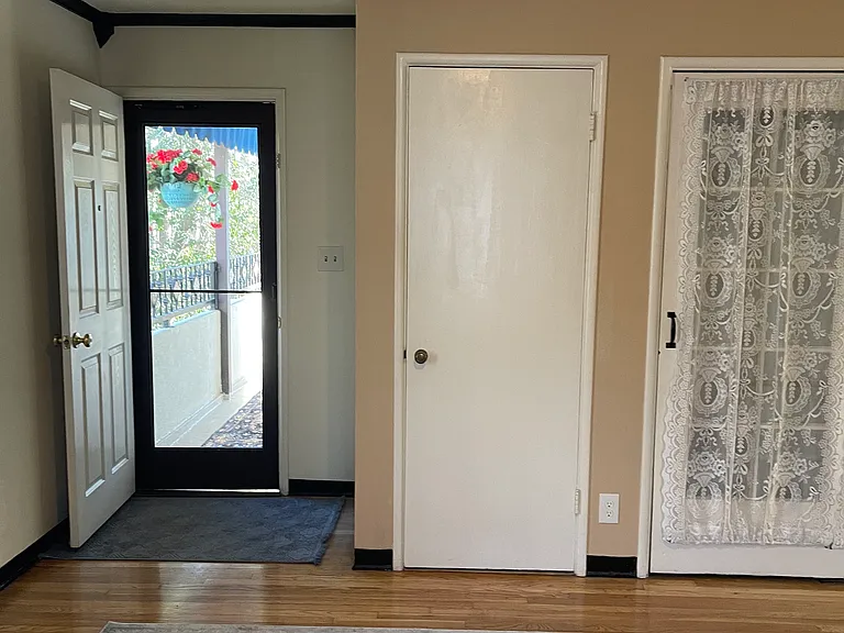 1431 N Allen Ave — Photo 8
