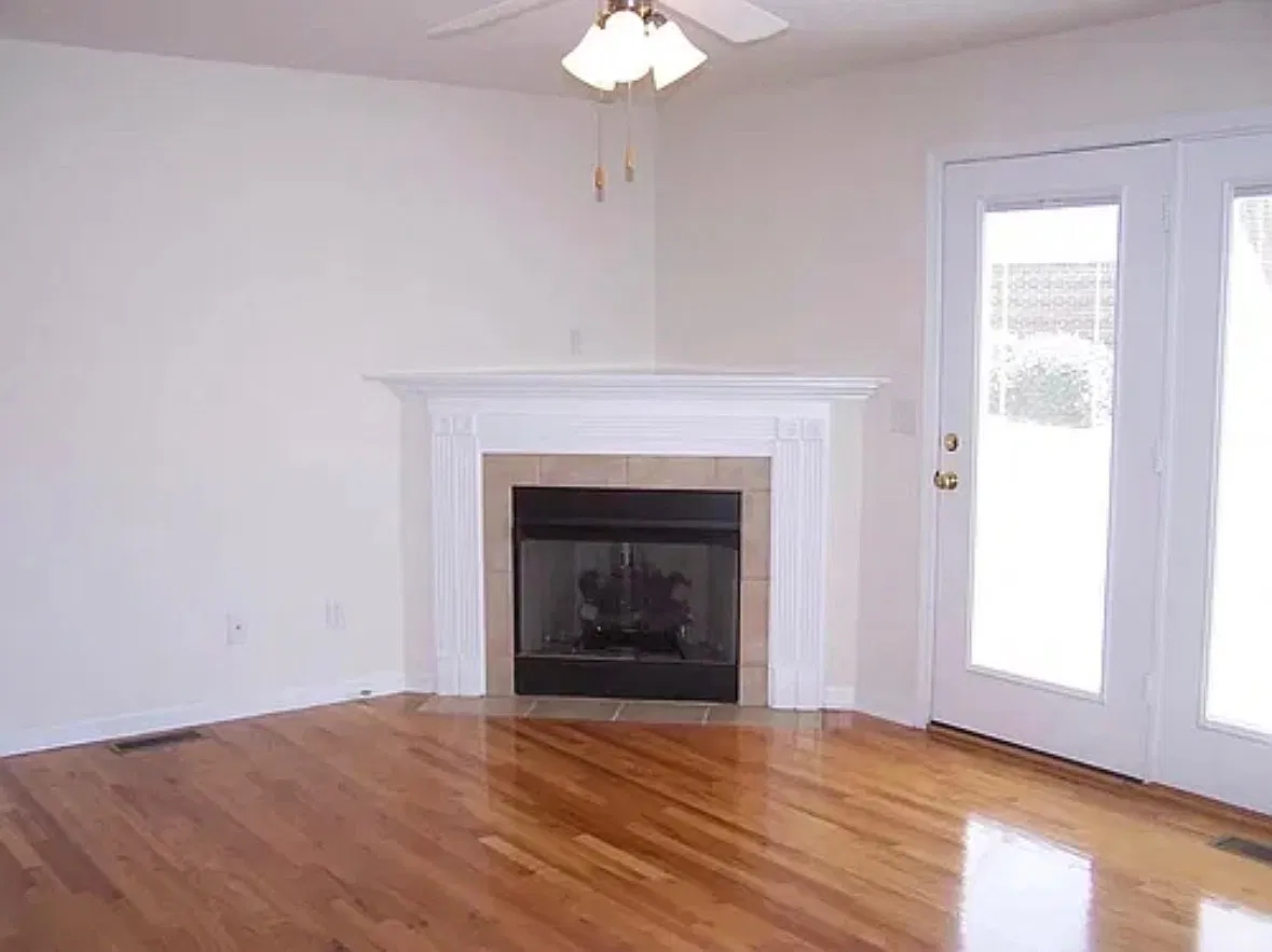 2 bed, 2.5 bath, 1400 sqft, $1,325 — Photo 3
