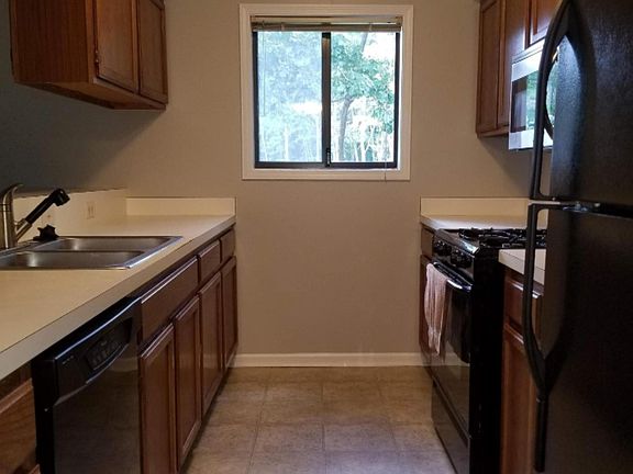 3rd image of 1114 Ambertrace Ln APT 3