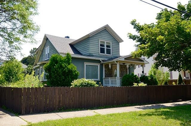 1st image of 170 Oakwood Ave