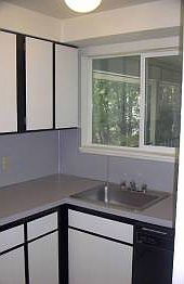 2nd image of 1006 E Holly St