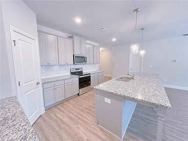 2586 Mills Commons Dr — Photo 6