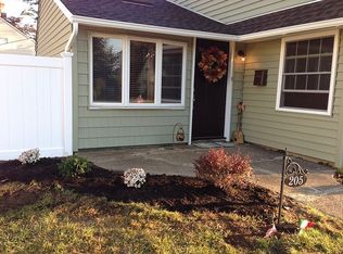 205 Spindle Rd, Hicksville, NY 11801