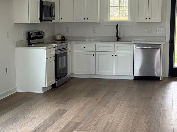 3rd image of 518 Crump St
