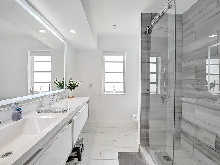 3630 N 55th Ave — Photo 37