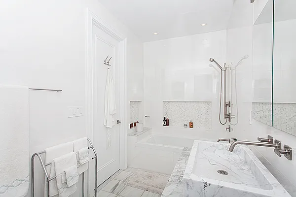 Rented by RHI Group | media 35