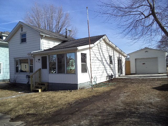 1st image of 432 Wood St