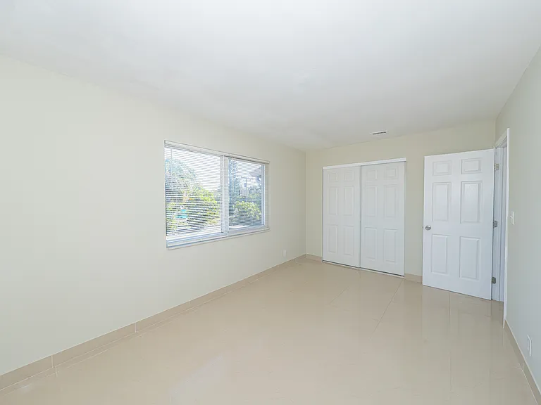 Interior_938NorthernDr_LP_18_11152025