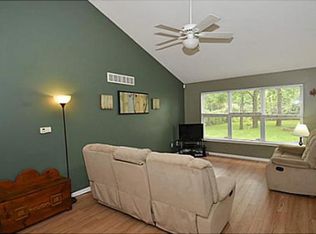 2208 Oakwood Park Dr, South Bend, IN 46628