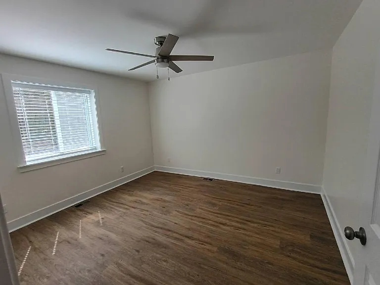 808 Sherman St — Photo 11
