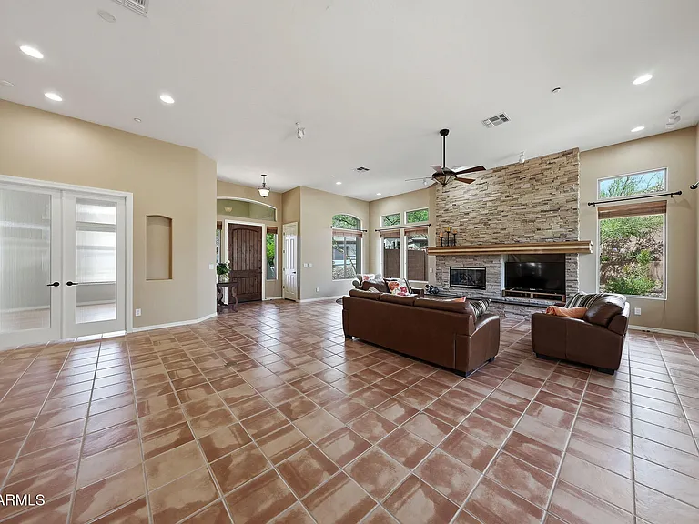 2129 W Legends Way — Photo 10