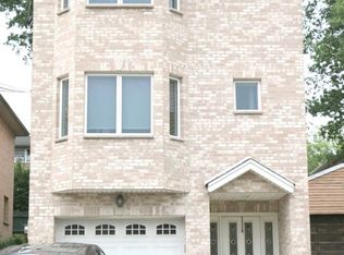 312 3rd St, Palisades Park, NJ