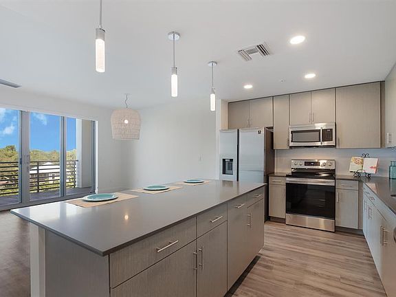 5th image of 1709 Tamiami Trl #509
