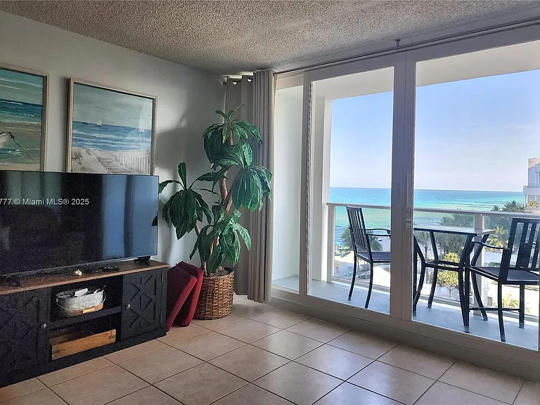 3505 S Ocean Dr #815 — Photo 4
