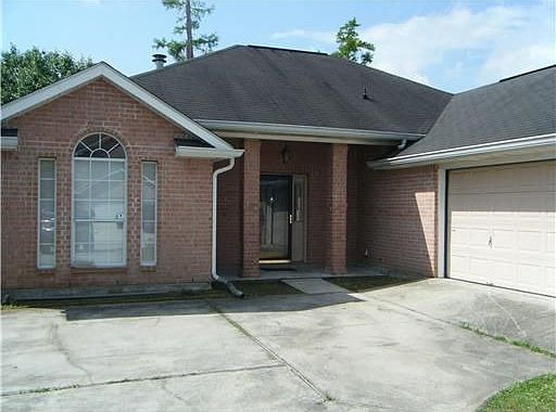 1st image of 2740 Long Branch Dr