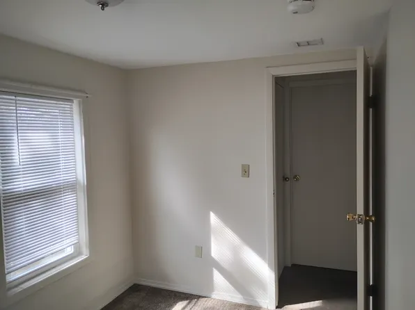 9 Sherman St #2, Westfield, MA 01085