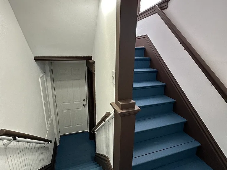 408 S Gardiner Ave #2 — Photo 6