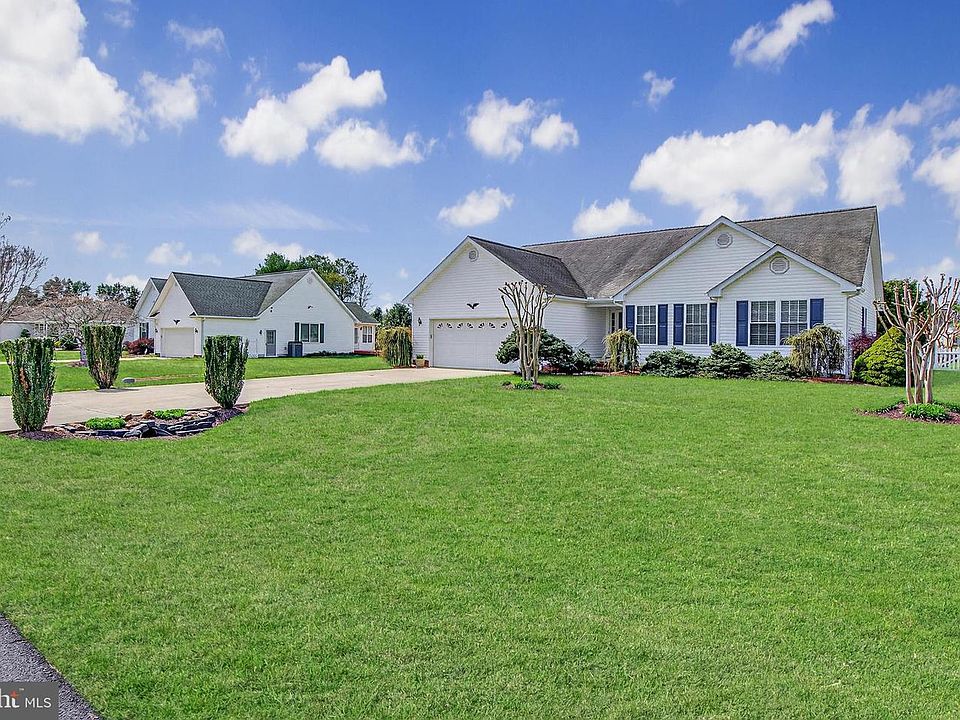 1st image of 11 Ancient Oak Dr