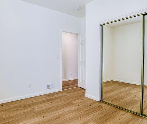 5th image of 547 26th Ave