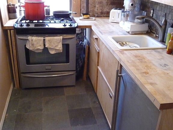 3rd image of 321 E 12th St APT 28