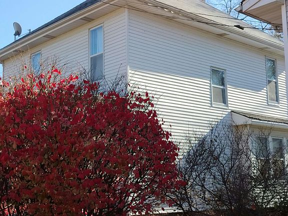 3rd image of 708 W Jackson St