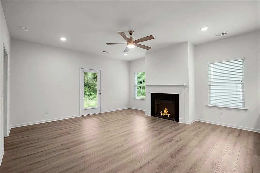 3 bed, 2.5 bath, 2231 sqft, $2,200 — Photo 4