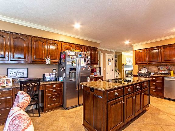 4th image of 255 Morningside Cir