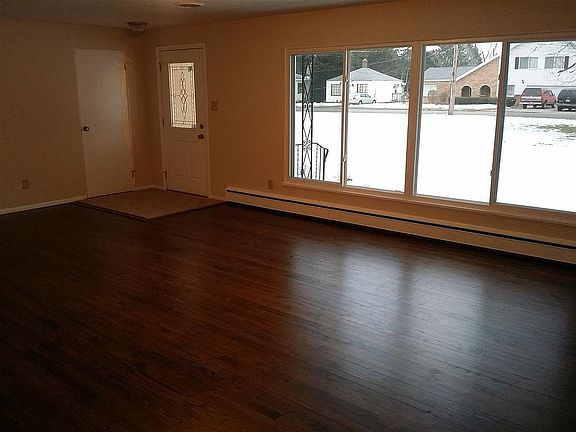 3rd image of 2211 N Olive St