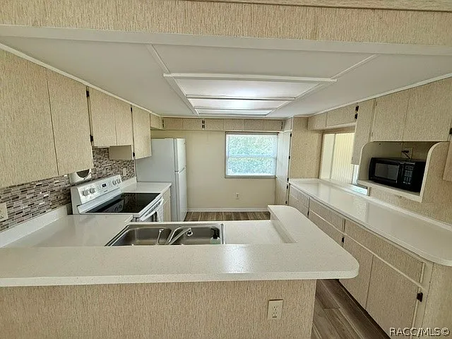 2 bed, 932 sqft, $1,290 — Photo 3