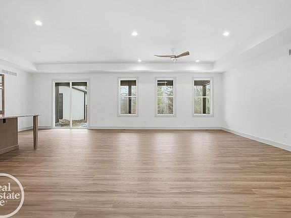 3rd image of 6937 Meldrum Rd