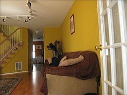 4th image of 612 Hampshire Dr