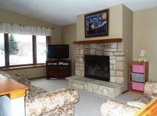 6082 S 31st St, Greenfield, WI 53221