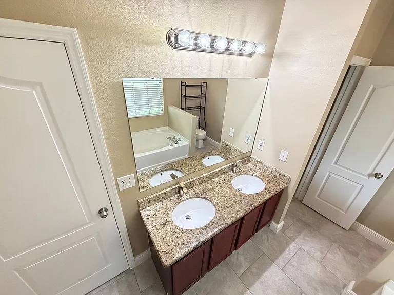 2411 Grasmere View Pkwy N — Photo 27