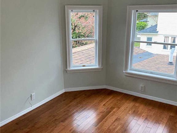 3rd image of 194 Randall Ave #194