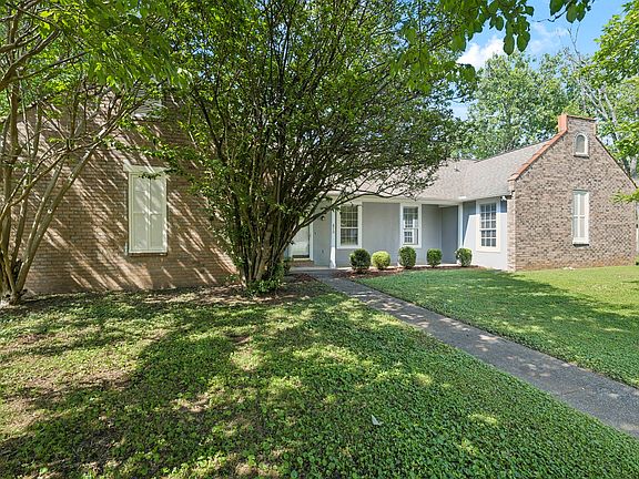 2nd image of 2710 Wellington Pl