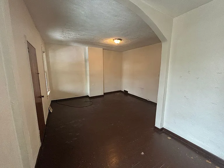 2226 Woodstock Ave #2 — Photo 6